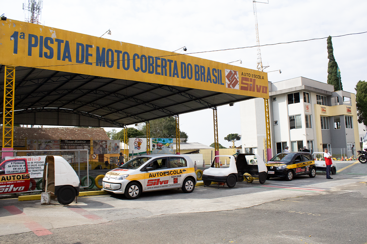 Carteira de Motorista em Curitiba - Habilitação Categoria A Moto V3 - Autoescola Silva